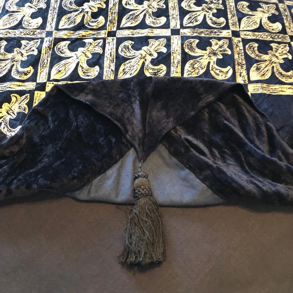 NWT ALEXANDRA'S ACCENTS Baroque Throw Black Velour Gold Fleur-de-lis 60” Square